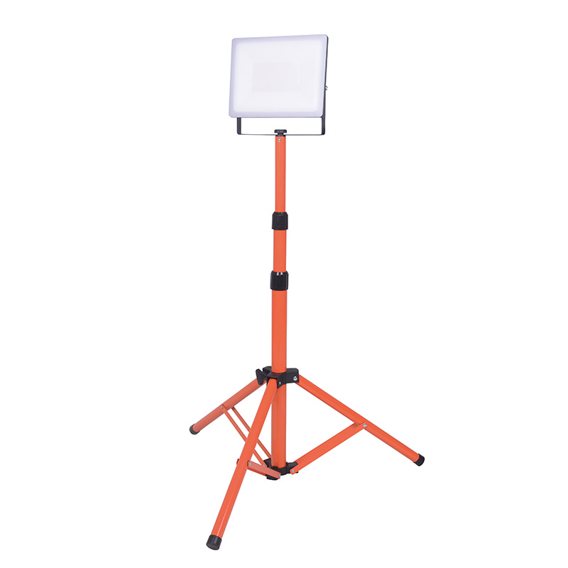 Solight LED-punktvalgusti kõrge jalaga, 100W, 9000lm, 4000K, pistikuga kaabel, IP65